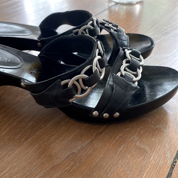 New Antonio Melani Leather Kitten Heel Silver Chain Detail Sandals - Picture 4 of 7